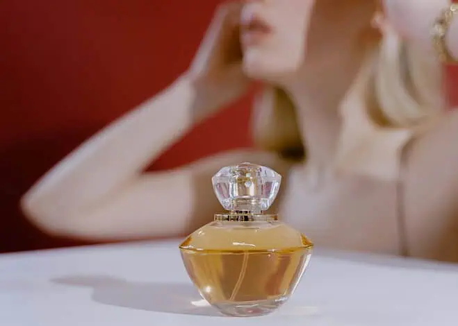 Czym jest piramida zapachowa perfum? Jakie nuty zapachowe są w perfumach?