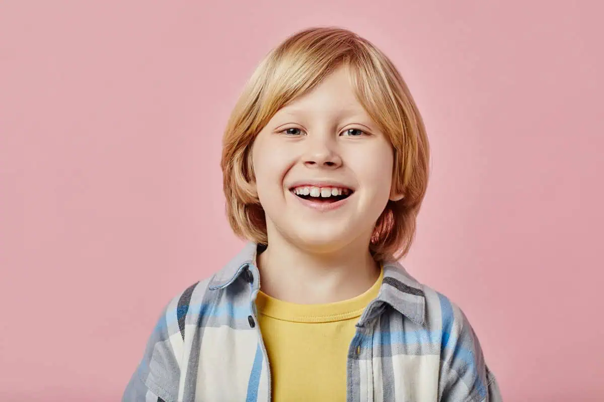 Nakładki Invisalign®. Czy są odpowiednie dla dzieci?