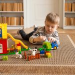 Minimalizm w pokoju dziecka – mniej zabawek, więcej kreatywności?