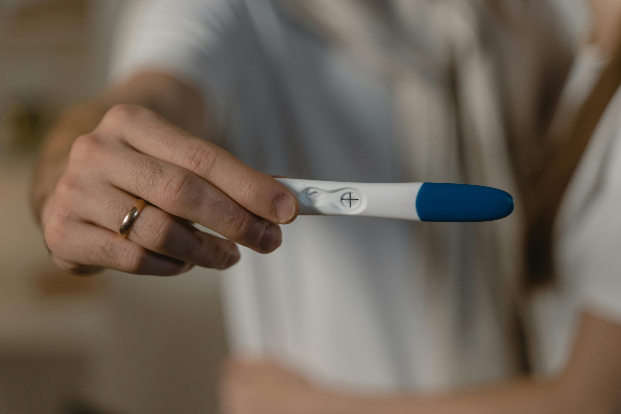 Kiedy i jak wykonać test ciążowy? Przewodnik po diagnostyce dla przyszłych mam