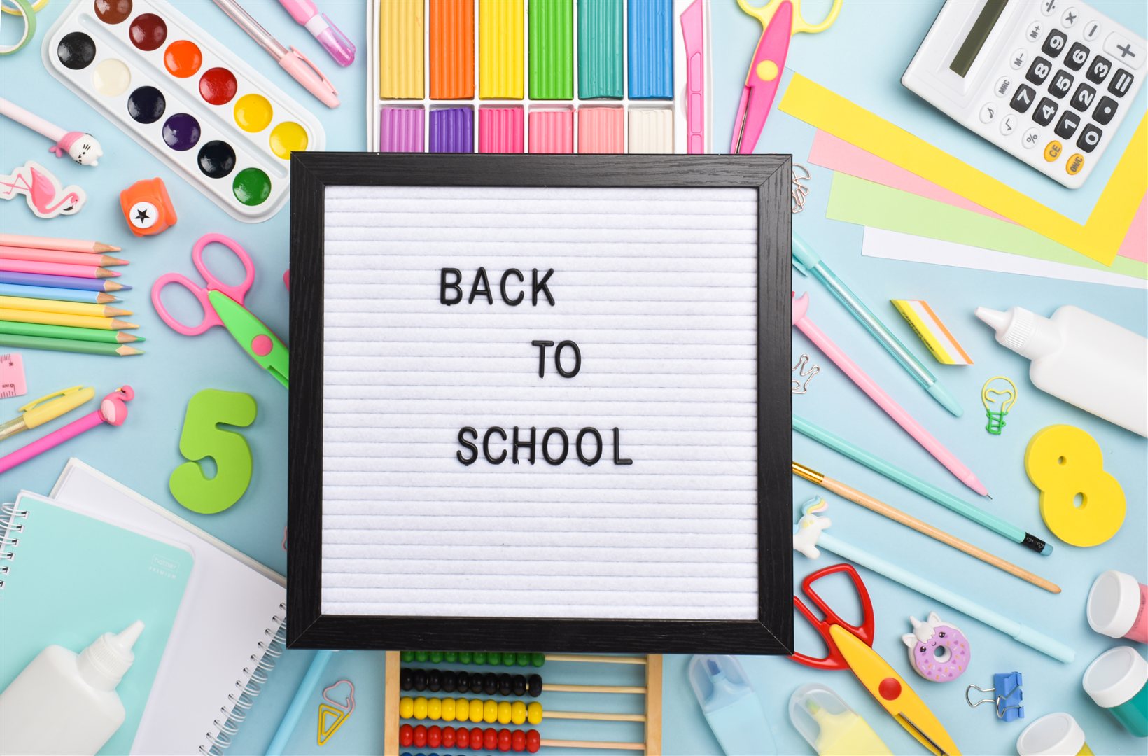 Szkolne trendy Back to School: wzory, kolory i najpopularniejsze motywy sezonu